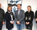 Bild: Hirsch
Der Gemeinderat Schwarzach hat sich personell neu aufgestellt. Das Bild zeigt von links den dritten Bürgermeister Joachim Schießl, zweite Bürgermeisterin Karin Scheuerer-Pamler, Bürgermeister Michael Wilfahrt und die Vertreter für die Verbandsversammlung, Franziska Danner und Andreas Süß.