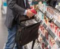 Symbolbild: Boris Roessler/dpa
Zwei Diebe versuchten in Weiden Schnaps und Boxershorts zu klauen. Beide wurden erwischt.