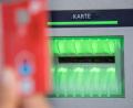 Symbolbild: Fabian Sommer/dpa
Mit einer gestohlenen Bankkarte hat ein Unbekannter in Sulzbach-Rosenberg Geld abgehoben.