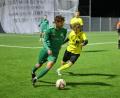 Archivbild: Dieter Jäschke
Für den Weidener Johannes Scherm (links, Szene aus dem Testspiel gegen den FC Amberg) von der DJK Gebenbach ist das Duell mit seinem Heimatverein SpVgg SV Weiden noch immer etwas ganz Besonderes.