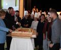 Bild: prh
Mathilde Eichhammer, Ministerialbeauftragte für Realschulen in der Oberpfalz, und Landrat Andreas Meier (von links) durften die Geburtstagstorte beim Festakt zum 75-jährigen Bestehen der Lobkowitz-Realschule anschneiden.