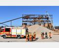 Bild: rgr
Beim Brand einer Siebanlage im Gewerbegebiet Hütten ist am Mittwochvormittag ein Mensch leicht verletzt worden.
