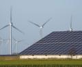 Symbolbild: Marcus Brandt/dpa
Bürger und Kommunen sollen besser an den Erlösen aus Windrädern und Photovoltaikanlagen beteiligt werden, so will es ein Gesetzesentwurf der Staatsregierung. Im bayerischen Landtag erntete der Entwurf ordentlich Kritik.