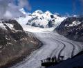 Bild: Matthias Schrader/AP
Die Gletscher schwinden wegen der Klimaerwärmung rasant (Archivbild)