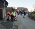 Bild: wel
Die Engstelle an der Straße "Zur Gradlhöhe" soll im Zuge der Straßensanierung beseitigt werden, indem einige Meter des rechten Grundstücks abgetragen werden, und eine neue Mauer errichtet wird.