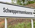 Bild: Petra Hartl
Der Wegweiser zur Schweppermannkaserne in Kümmersbruck. In diese sollte der Zeitsoldat nach einer Krankschreibung zum Dienst erscheinen, tat es aber nicht. Der Fall landete vor Gericht.