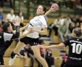 Archivbild: Hubert Ziegler
Sophie Last (am Ball) trifft im Trikot des HC Sulzbach auf ihren ehemaligen Verein HV Oberviechtach.