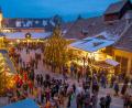 Archivbild: bsc
Die Weihnachtsmärkte und Dorfweihnachten in Friedenfels (im Bild der Weihnachtsmarkt im Ökonomiehof) zogen alljährlich viele Besucher an. Ab 2025 soll das vorweihnachtliche Ereignis auf den historischen Schlossplatz vor das neue Rathaus verlagert werden.