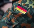 Symbolbild: Monika Skolimowska/zb/dpa
Bei einer Wohnungsdurchsuchung bei dem Mann im März 2022 stießen Ermittler auch auf Munition aus Bundeswehrbeständen und einen selbstgebauten Molotowcocktail.