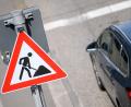 Symbolbild: Sebastian Gollnow/dpa
Teile des Rathaus-Parkplatzes in Königstein werden während der Abrissarbeiten am Gaberstadel vorübergehend gesperrt.