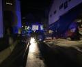 Bild: Polizeiinspektion Hof 
Der Traktor durchbrach im Landkreis Hof ein Stalltor und krachte gegen eine Mauer.