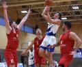 Archivbild: btg
René Deinlein (Zweiter von rechts) und die Weidener Basketballer empfangen den Spitzenreiter.