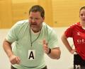 Bild: mhs
HSG-Trainer Bernd Eckl fordert im letzten Heimspiel der Saison nochmals volle Konzentration von seinen Mädels.