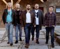 Bild: Julia Artmann
Die "Coasters" sind wieder zurück. Von links: Michael Neugirg (Gesang, Piano), Stefan Gierisch (Gitarre, Gesang), Johannes Wolf (Gitarre, Gesang), Maximillian Landgraf (Schlagzeug), Thomas Schedl (Bass).
