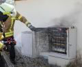 Bild: Wolfgang Steinbacher
In der Forstamtsstraße in Raigering geriet ein Stromkasten in Brand. Die Feuerwehr hatte den Brand schnell unter Kontrolle.