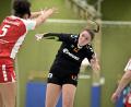 Bild: Hubert Ziegler
Christina Vogel (Mitte, Szene aus einem früheren Spiel) von der HG Amberg beim Abschluss. Für die Amberger Handballerinnen ist er Klassenerhalt nach der Niederlage gegen Hersbruck fast nicht mehr zu schaffen.