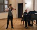 Bild: pz
Auf dem "Podium für junge Künstler" des Waldsassener Kammermusikkreises stand am Samstag im Harmoniesaal Clemens Reißenweber mit seiner Violine. Vater Marcus Reißenweber begleitete am Flügel.