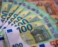 Symbolbild: Monika Skolimowska/dpa
15.000 Euro in bar können dank einer ehrlichen Finderin ihren Weg zurück an die Eigentümerin übergeben werden.