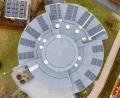 Bild: Hans Bernreuther
So schön kann's aussehen, wenn ein Rathaus Solarstrom produziert: Das Kümmersbrucker Rathaus mit seiner ungewöhnlichen runden Form hat jetzt auf seinem Dach eine Photovoltaikanlage.
