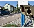 Bild: Stephan Huber
Stadt und Zweckverband betonen, dass sie nur an "Brennpunkten" und "ausgewählten Messstellen" blitzen würden wie vor Schulen, Altenheimen oder Unfallschwerpunkten. Unser Foto zeigt einen Blitzer des Zweckverbandes im September 2024 im Erlheimer Weg an der Bushaltestelle der Realschule.
