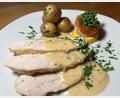 Bild: Michael Schiffer
Zum marinierten Putenbraten gibt es gebratene, kleine Kartoffeln.