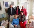 Bild: fpoz
101 Jahre – und immer noch fit: Das Bild zeigt Jubilarin Theresia Majcher mit Tochter Maria und (dahinter von links) Stadtpfarrer Bernd Philipp, Bürgermeisterin Margit Bayer und Seniorenbeauftragtem Gerhard Weber.