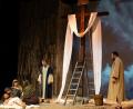 Bild: olr
Veronika (Stefanie Völkl), Maria (Nicole Besold) und Maria Magdalena (Eva-Maria Linkel) betrauern den Tod des Jesus Christus.