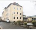 Bild: kek
Es bleibt dabei: Die Grundschule in Auerbach wird abgerissen und neu gebaut. Durch das Haushaltskonsolidierungskonzept wird das Projekt allerdings abgespeckt.