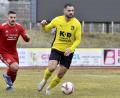 Archivbild: Hubert Ziegler
Für Maximilian Witzel (rechts) und den FC Amberg zählt im Landesliga-Kellerduell gegen den TV Parsberg nur ein Sieg.