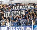 Bild: Elke Englmaier
"Danke" sagen die Blue Devils Weiden am Sonntag zu Fans, Sponsoren und Gönnern.