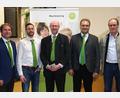 Bild: Hirsch
Wechsel beim Maschinenring Schwandorf: Das Bild zeigt von links: Florian Doll, Wolfgang Prey, Christian Weiß, Johann Stibich und Carl Graf zu Eltz.