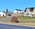 Bild: ld
Nach der Meinung der Bauverwaltung des Landratsamtes ist für die untere Reihe (links im Bild) im Baugebiet "Brunnäcker" ein Schallschutzgutachten nötig.