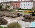 Bild: Stephan Huber
Ein großer und ein kleiner Bagger rücken dem sogenannten Biotop im Amberger Stadtgraben zu Leibe. Damit schafft die Stadt Amberg eindeutige Tatsachen.