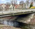 Bild: Gabi Schönberger
Neustadt drückt bei der Instandsetzung der Brücke über die Floß in der Fabrikstraße auf die Tube. Während der Sperrung bekommen Fußgänger und Radler einen Behelfsübergang.