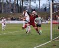 Bild: Dieter Jäschke
Frantisek Zazrivec von der SpVgg Trabitz kommt in dieser Szene vor dem Neusorger Torhüter Tobias Prechtl an den Ball und köpft zum 3:1-Endstand ein.