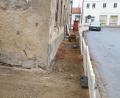 Bild: fla
Die Arbeiten zur Sanierung und zum Umbau des Anwesens Marktplatz 4 in Waldthurn laufen auf Hochtouren. Die Horizontalsperre in Form einer Silikon-Emulsion kann eingebaut werden.