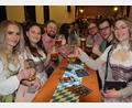 Bild: kro
Jede Menge fesche Dirndln gab es beim Starkbierfest zu sehen, wie hier bei diesen Gästen aus Waldsassen und Waldershof.