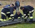 Bild: dob
Über 100 Feuerwehrkräfte waren am Samstag in die Ölwehr-Vollübung eingebunden und bauten entlang der Pfreimd Ölsperren auf. Im Ernstfall ist Schnelligkeit und Präzision gefragt.
