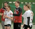 Archivbild: Hubert Ziegler
Die Trainer Martin Feldbauer (Dritter von rechts) und Sascha Wendt (ganz links) waren mit der Leistung der Sulzbacher Handballerinnen gegen Pleichach zufrieden.