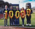 Bild: Philipp Ponader, Mad Bulldogs
10.000 Euro für die Arbeit der Mad Bulldogs. Im Bild von links: Rainer Fickenscher, Matthias Seliger, Michael Sandner, Ania Seliger und Maskottchen Mad Max.