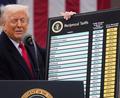 Bild: Mark Schiefelbein/AP/dpa
Trump kündigt drastische neue Zölle an.