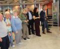 Bild: prh
Die Mitglieder der Malgruppe des Maria-Seltmann-Hauses zeigen ihre Werke in der Ausstellung "LebensMalwerke" in der Geschäftsstelle der Volksbank Raiffeisenbank in Vohenstrauß. Darüber freut sich auch Regionalmarktleiter Anton Zilbauer (Zweiter von rechts).