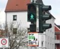 Bild: Gabi Schönberger
An der Ampel bei der Josefskirche hat die Polizei eine Hinweistafel montiert.