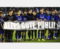 Bild: G. Büttner
"Alles Gute, Pühli" – vor dem Heimspiel gegen den Würzburger FV schickten die Spieler der SpVgg SV Weiden Genesungswünsche an den auf der Tribüne sitzenden Stefan Pühler. Der 19-Jährige hatte sich im Training einen Kreuzbandriss zugezogen.
