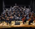 Bild: Stephan Huber
Alljährlich laden die Siemens AG und die Stadt Amberg zum Wohltätigkeitskonzert mit dem Siemens Orchester München unter der erfahrenen Leitung von Dirigent Markus Elsner ins Stadttheater Amberg ein. Bereits zum 20. Mal kam das Orchester, das 1983 als Freizeitgemeinschaft von Mitarbeitern der Siemens AG gegründet wurde, nach Amberg, um für einen wohltätigen Zweck zu spielen.