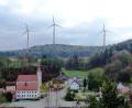 Bildmontage: jp
So oder so ähnlich kann es in Pfaffenhofen aussehen, wenn der Windpark „Warth“ Wirklichkeit wird.