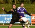 Bild: mhs
Thimo Luff (rechts/Szene aus dem Spiel gegen Schwarzenfeld) ist mittlerweile Stürmer und Trainer zugleich beim TSV Detag Wernberg. Die "Lila-Weißen" liegen trotz einiger Punktverluste in der Kreisliga West immer noch aussichtsreich im Rennen um Platz zwei.