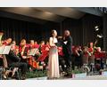 Archivbild: prh
Wie bereits im vergangenen Jahr wird das Muttertagskonzert des Salonorchesters unter der Leitung von Nikolaus Dick mit der Stimme von Jana Daubner bereichert.