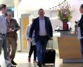 Bild: Michael Bahlo/dpa
Verdi-Chef Frank Werneke checkte am späten Samstagabend in sein Zimmer im Kongresshotel ein - es sei ein gutes Zeichen, dass er nicht abreise, sagte er.