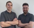 Bild: Physiotherapie Breinbauer &amp; Strehl
Gabriel Breinbauer und Bastian Strehl (von links) bilden ab sofort zusammen mit Alfred Breinbauer die neue Praxisgemeinschaft, deren Räume gründlich renoviert worden sind.